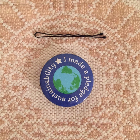 Sustainability pin - Picture 2 of 3